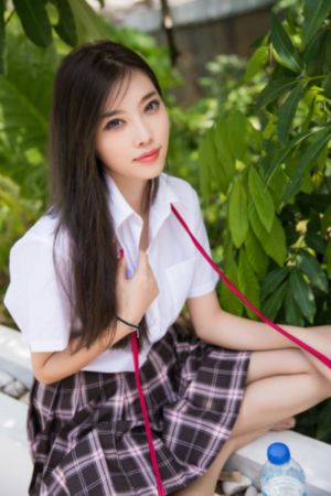 厨房里挺进岳丰满大屁电影_字幕高清版在线观看
